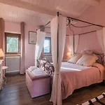 Alloggio per agriturismo Fonte Rosa *