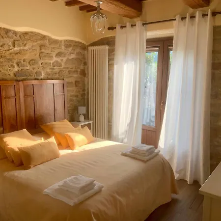 Fonte Rosa Lantgård Fiastra